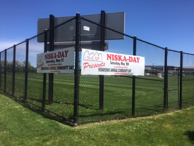 CapitalRegionRC's tweet image. Not a bad day to be hanging outside at @NiskayunaCSD planning #WorldNoTobaccoDay activities :)