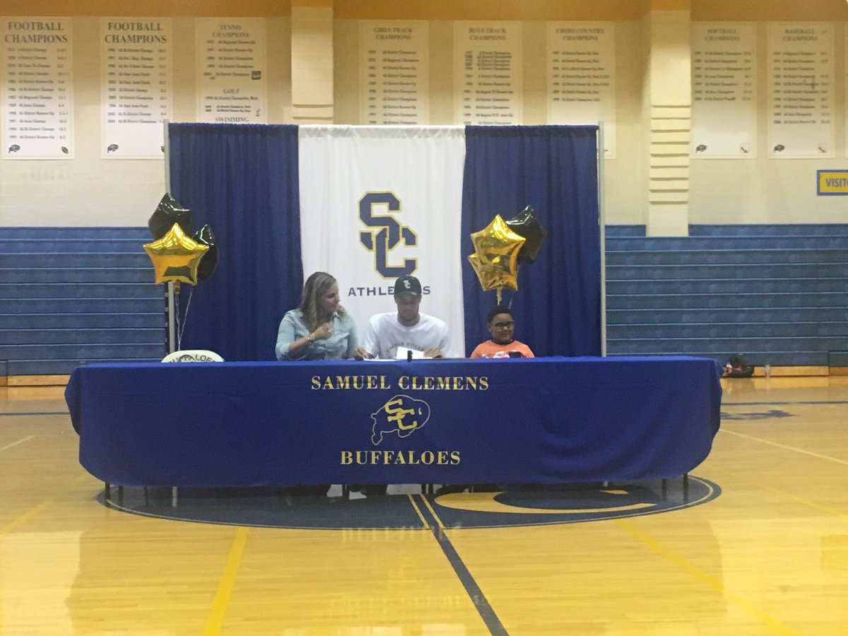 SCUCISD's tweet photo. Devante Ford will play basketball at #TempleCollege. https://t.co/aEk2yBa8mQ