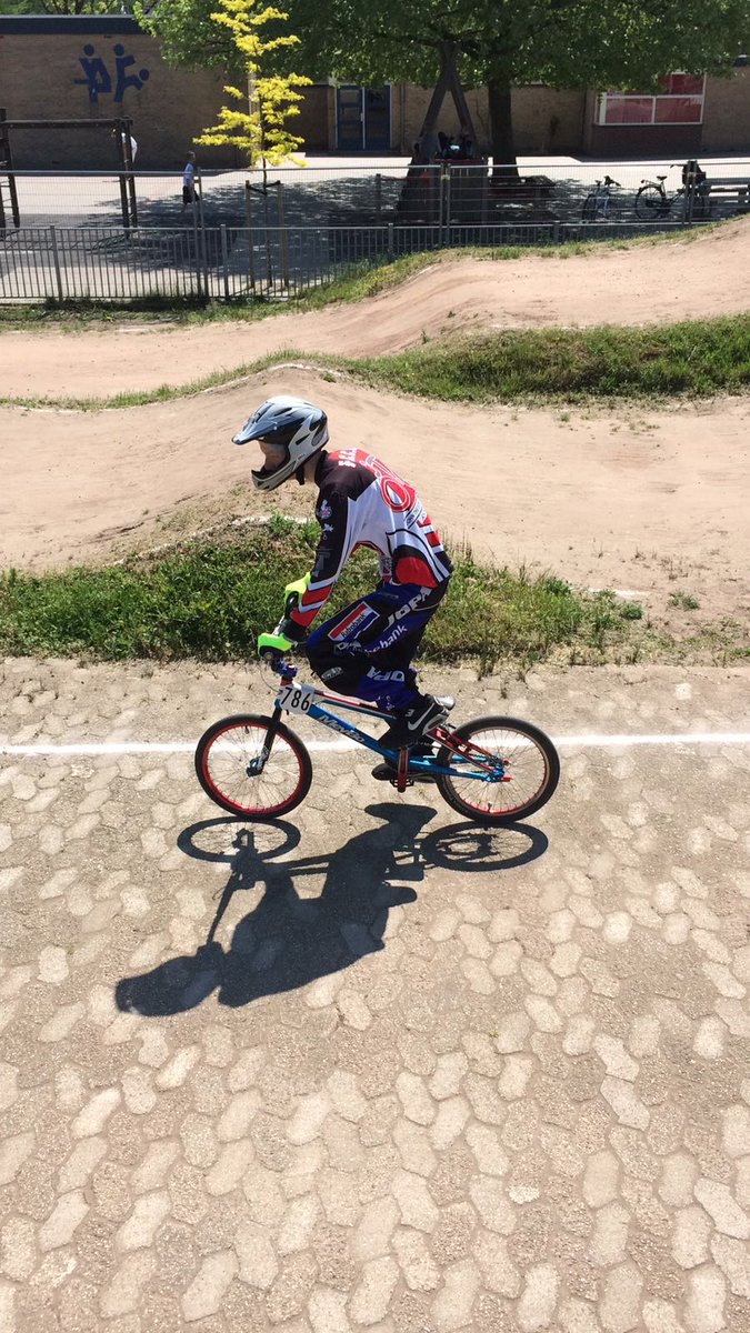 Zes leerlingen van <a href="/HetBariet/">Het Bariet</a> hebben <a href="/specialheroes/">Special Heroes Nederland</a> project fietscross bij <a href="/fcclfietscross/">FCCL Lichtenvoorde™</a>! Ze vinden het geweldig!