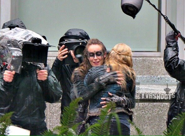 F_115_'s tweet photo. combien de Rt pour revoir lexa vendredi ?? 😏 #The100 #SUFxThe100 https://t.co/19VKuoRJAT