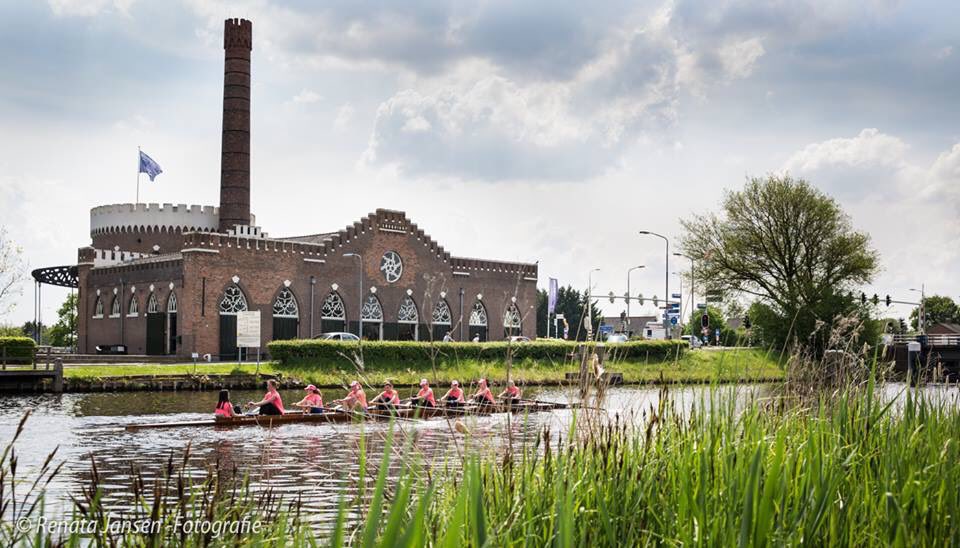 Foto's <a href="/Ringvaart/">Ringvaart Regatta</a> 100 km Roeien  <a href="/haarlemmermeer/">Haarlemmermeer</a> langs <a href="/MuseumCruquius/">Cruquius Museum</a> <a href="/HLMRMEER/">VisitHaarlemmermeer</a> nu online goo.gl/IrwDFJ