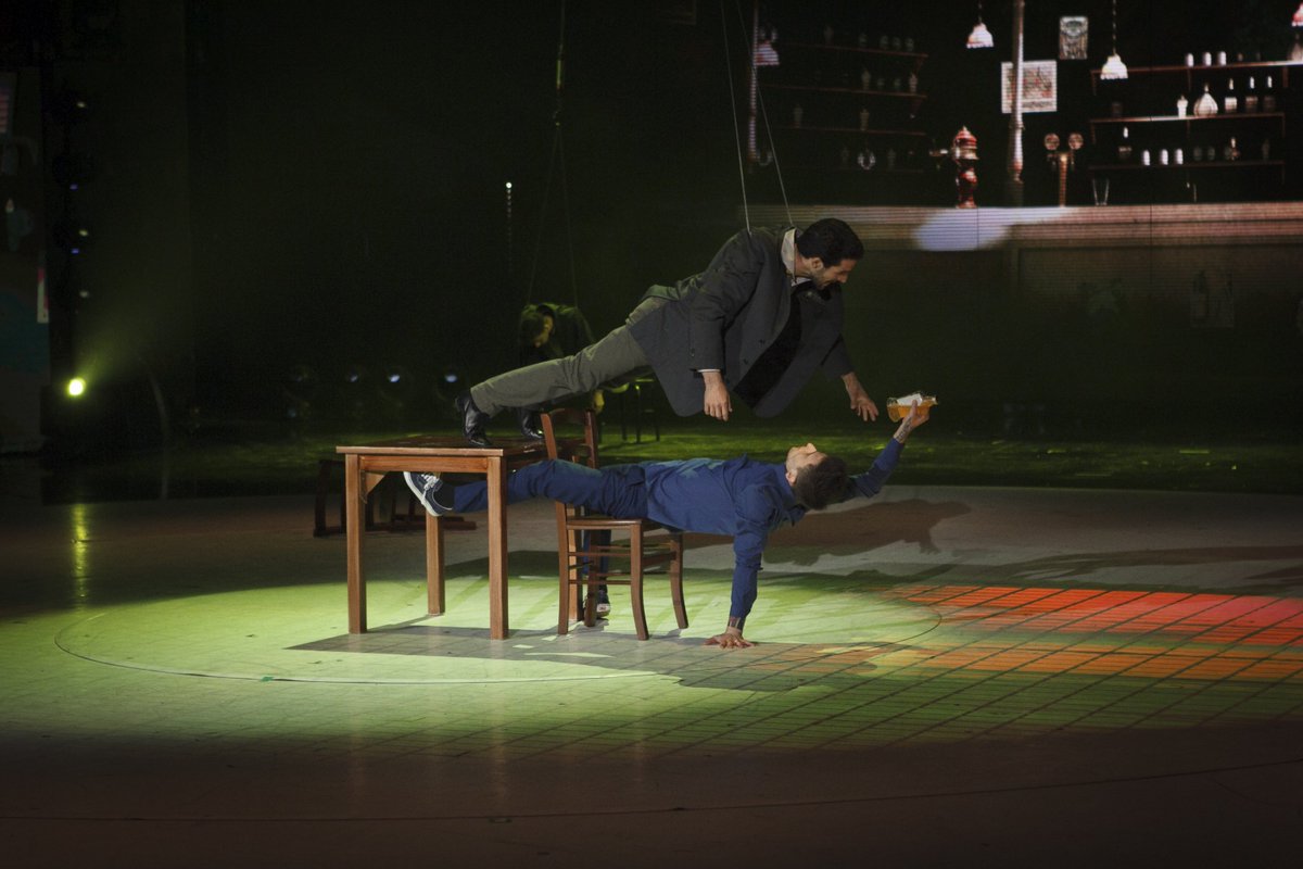 Ale danza un quadro, capolavoro di <a href="/gpeparini/">Giuliano</a>, sull’alcolismo. RT se vi sta emozionando. #Amici15