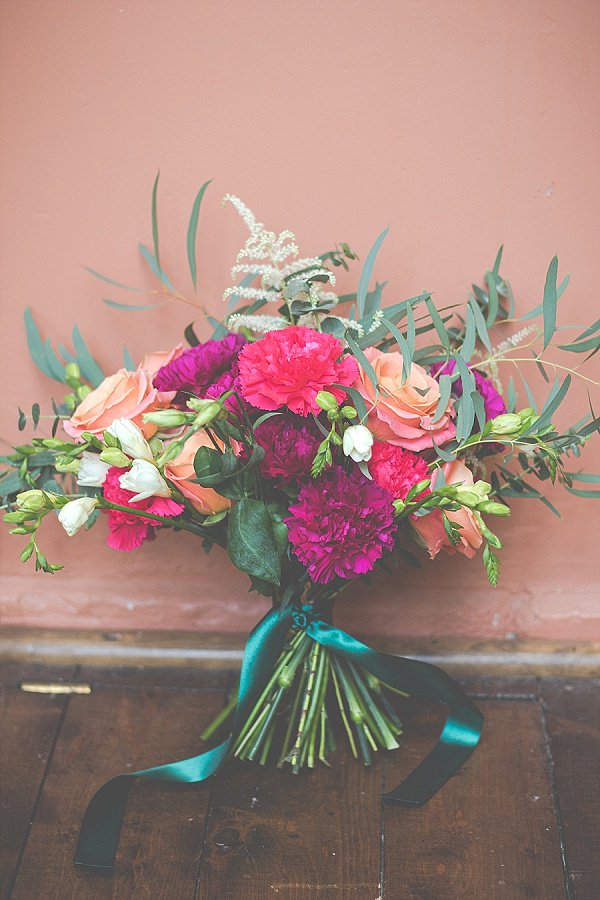 Follow me on Instagram for behind the scenes photos of #afloristlife #weddinghour ow.ly/UtM4300iom0