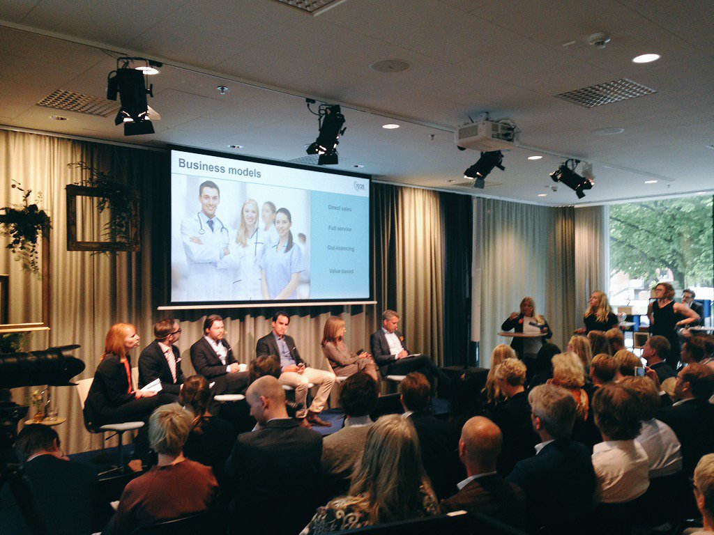 CarolineDomeij's tweet photo. 1928 Diagnostics pitchar för Draknästet -kanske är det dessa tjejer som löser problemet med resistenta bakterier. https://t.co/O31QcRo3QH