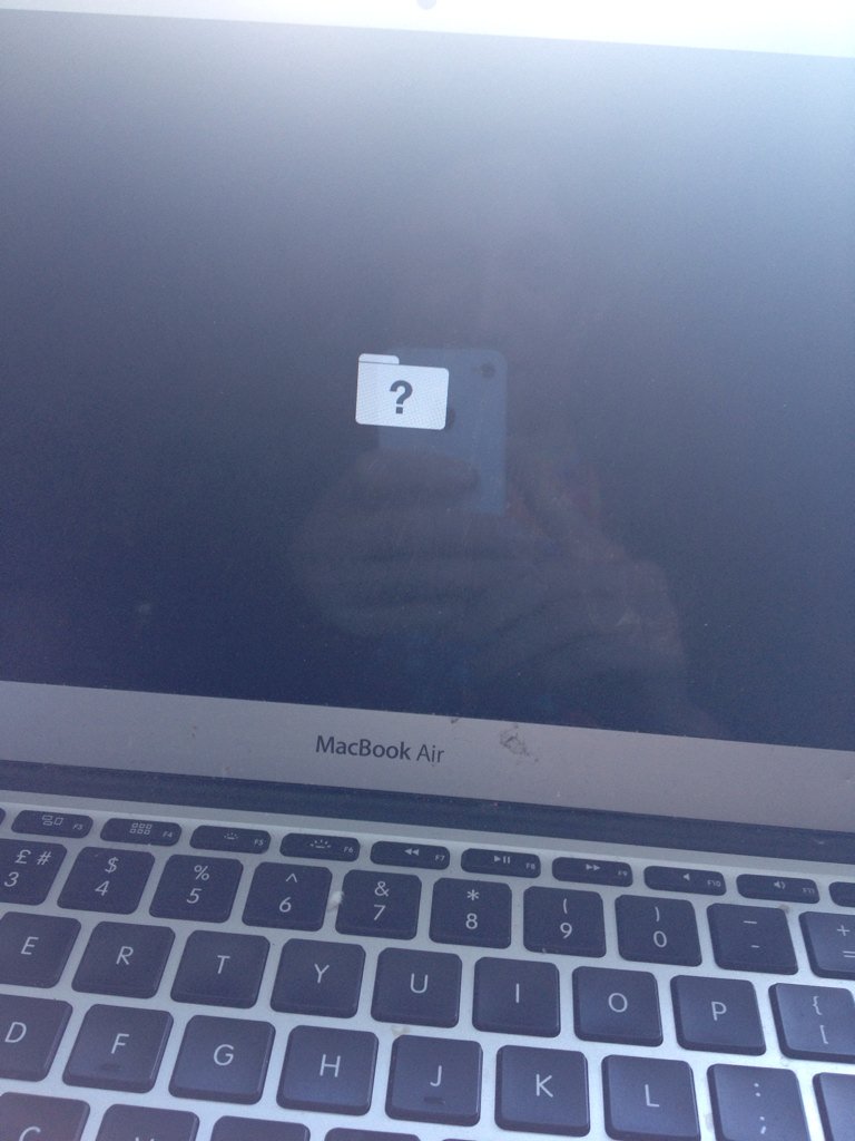 KieranWeeder's tweet image. Oh god..help...what does this mean? I tried to do a factory reset..now it won&apos;t turn on #machelp #macbook #apple