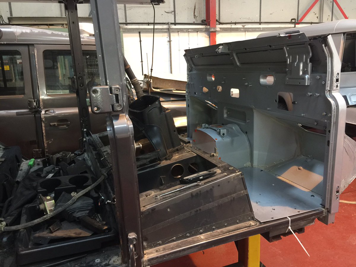 Jbautosolutions's tweet photo. Preparing the 2005 td5 Land Rover Defender body to take the new puma engine, dash etc #landrover #defender #rebuild https://t.co/4eeNeEea7c