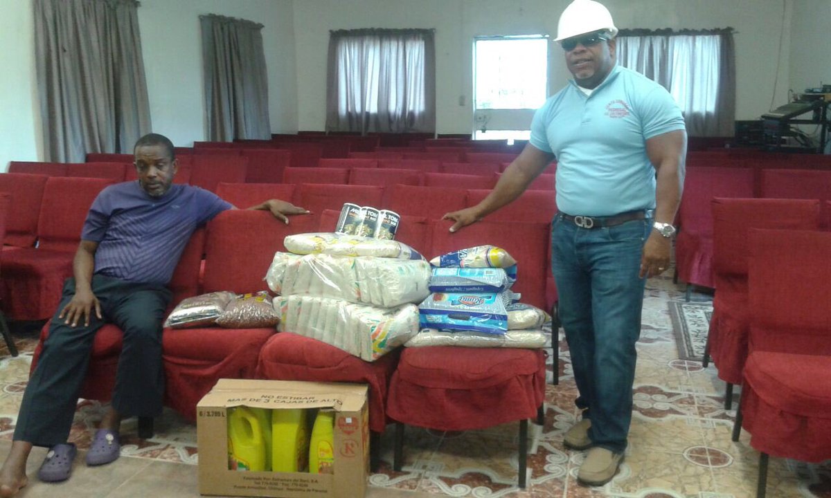 JC_Pedregal's tweet photo. #HRPAPACAT hace entrega de alimentos secos a Comedores Infantil Divino Niño y El Consolador #SectorDeSanJoaquin https://t.co/lu8ANRLOWu