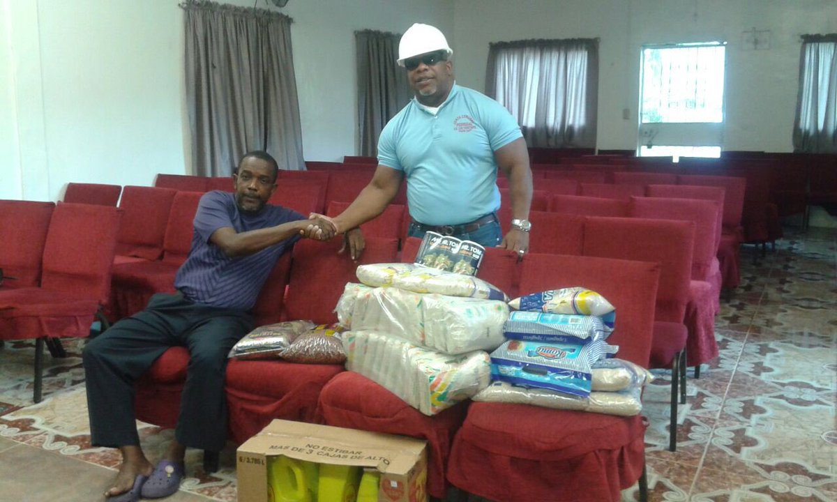 JC_Pedregal's tweet photo. #HRPAPACAT hace entrega de alimentos secos a Comedores Infantil Divino Niño y El Consolador #SectorDeSanJoaquin https://t.co/lu8ANRLOWu