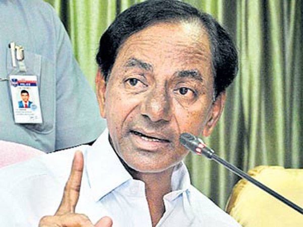 SakshiNews's tweet photo. #kcr #fakecolleges #review
కాగితాలపై కాలేజీలు నడుపుతారా: కేసీఆర్ ఫైర్
https://t.co/PdOOWa9HRu https://t.co/Art2lZ8V6R