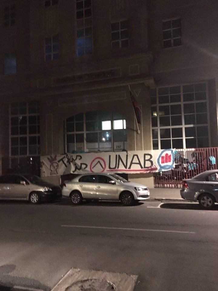 CEOUNABS's tweet photo. Aguante compañeros odontounab #unabentoma #unabuso #nomaslucro https://t.co/IdJyPUfYiD