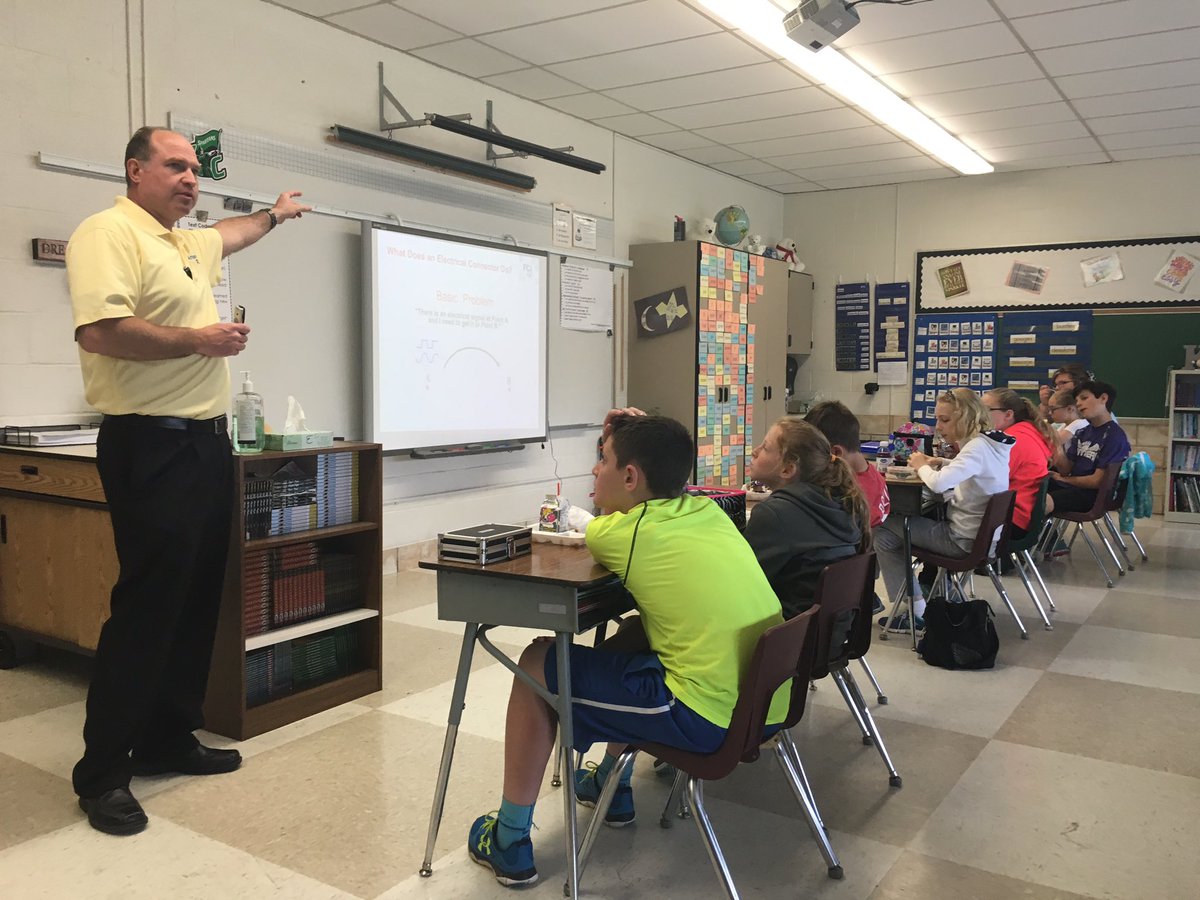 WESpolarbears's tweet photo. GR 5 Career Cafe in Action #whatdoesanengineerdo #schoolcounseling @KannKkann https://t.co/597ngbGKmF
