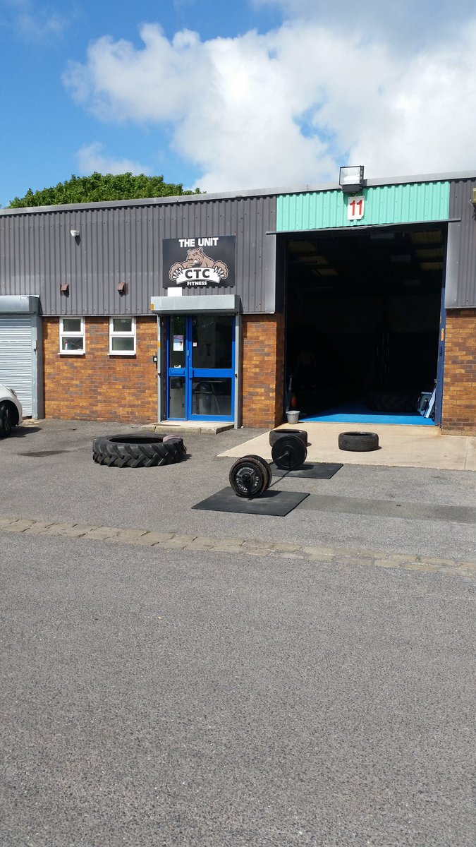 Stuart_Scott's tweet photo. Early finish from work, into the gym for deadlifts. Great afternoon for it! #Strongman #ProjectGrow #CTCUnit https://t.co/fplLvZ6k03
