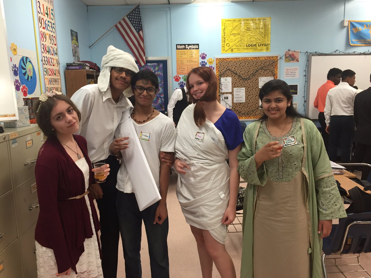 MsGeus's tweet image. Piper Math Soirée! #FamousMathematicians #PascalsTriangle @piperprincipal @piper_mualpha @BrowardSTEM #APCalculus