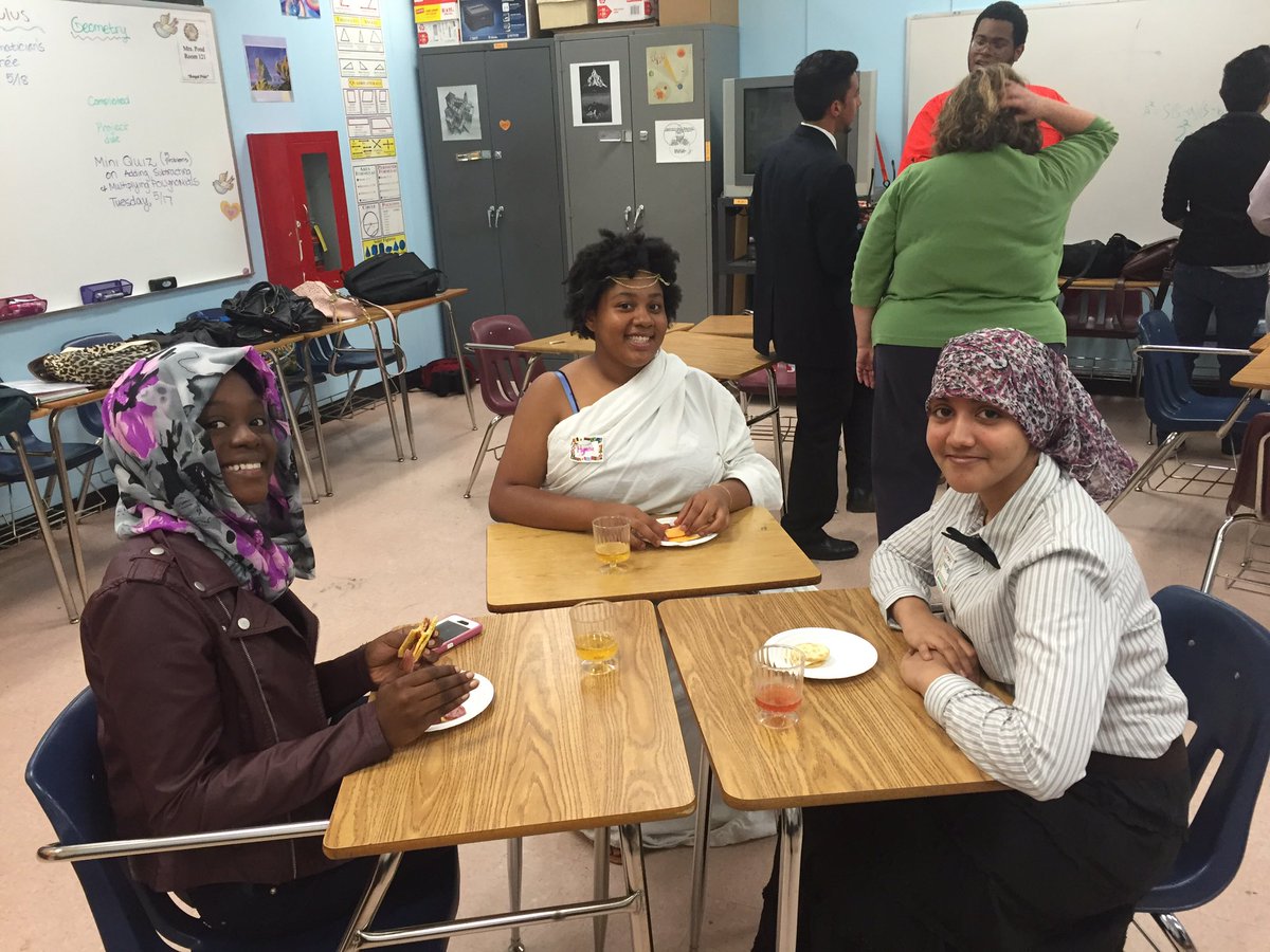 MsGeus's tweet image. Piper Math Soirée! #FamousMathematicians #PascalsTriangle @piperprincipal @piper_mualpha @BrowardSTEM #APCalculus