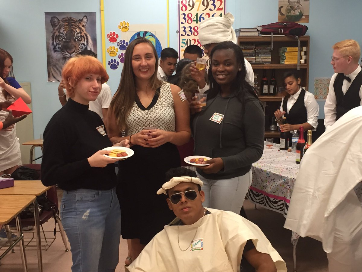 MsGeus's tweet image. Piper Math Soirée! #FamousMathematicians #PascalsTriangle @piperprincipal @piper_mualpha @BrowardSTEM #APCalculus