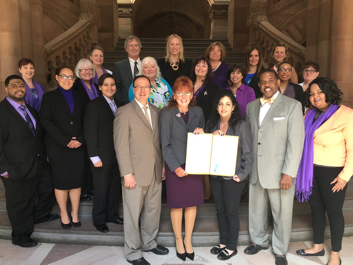KathleenArntsen's tweet photo. Thanx #senatorgriffo @dianesavino @SenatorParker 4 supporting #lupus bills @LupusResearch @Alliance4Lupus @lupusorg https://t.co/QhAPKCUaRE