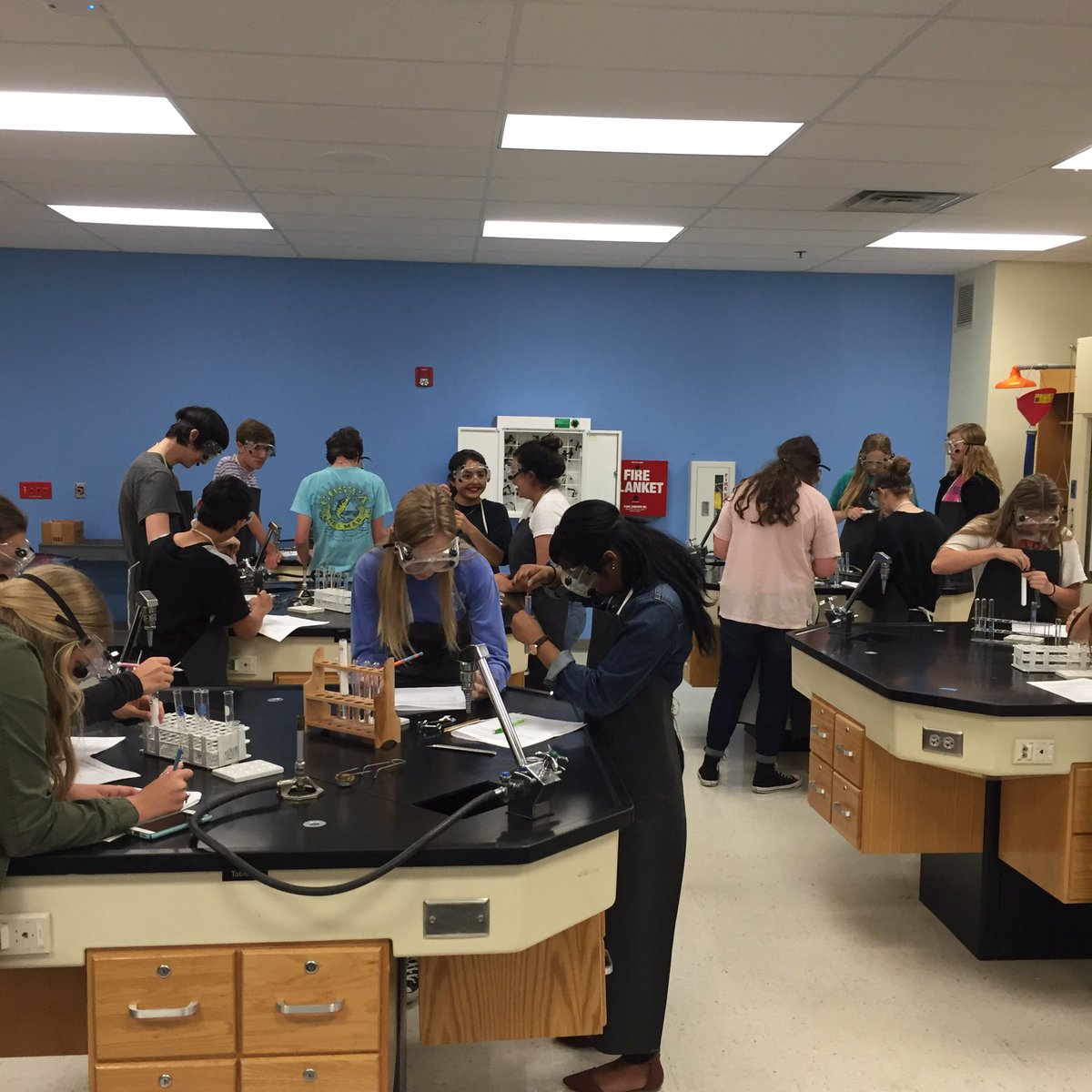 ChemMissC's tweet photo. The day you finally get to act like a chemist! #examlab #EndOfYear2016 https://t.co/B5bsV6DPX1