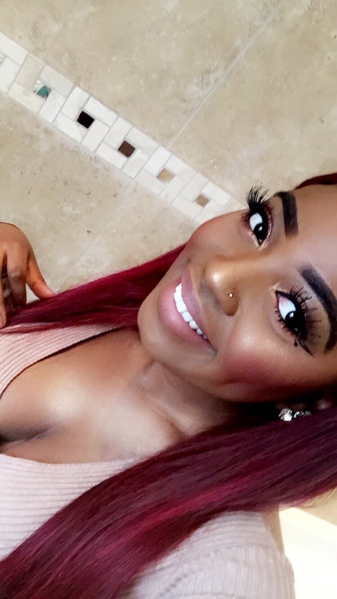 AlphaBlkQueens's tweet photo. @roshtweets_ 🍫 https://t.co/nOIY3xb9UH