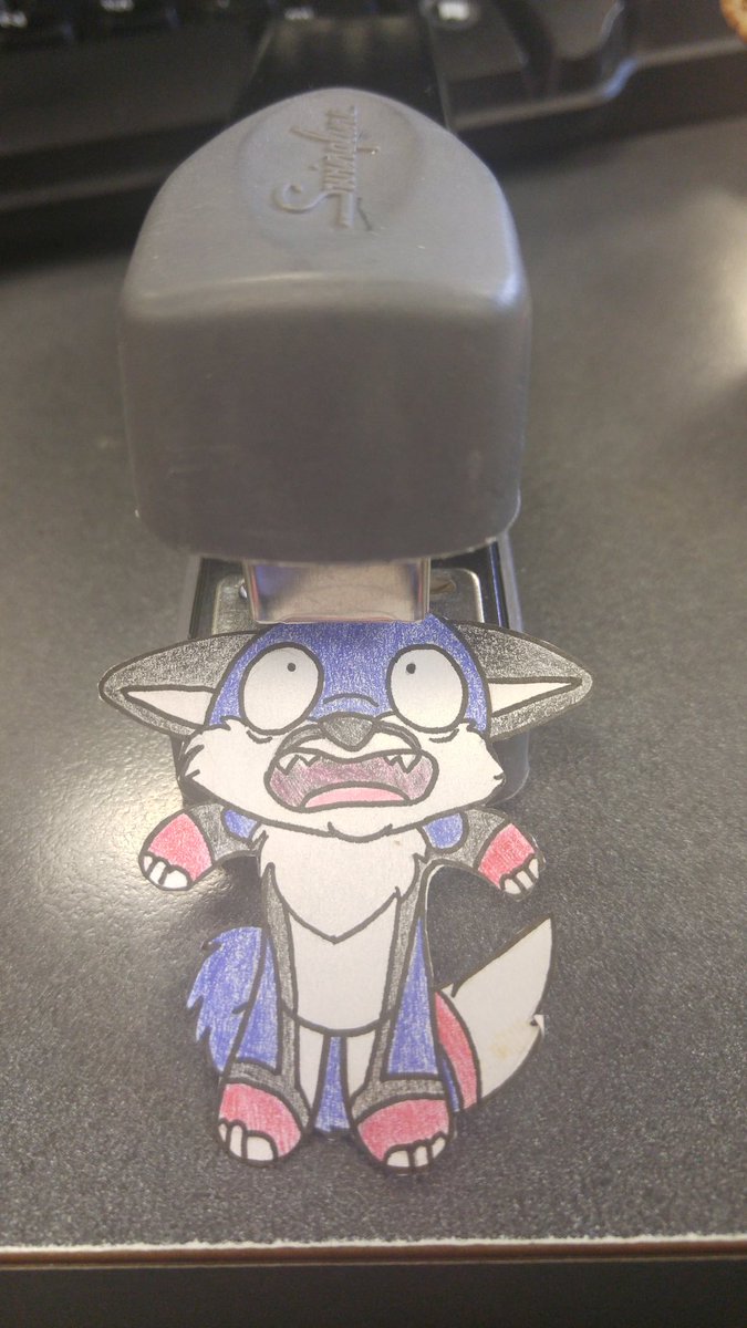 foxalbiazul's tweet photo. *LIVES IN FEARRRRRR* (by @RexxieCat ) https://t.co/8sSC6n6wl9
