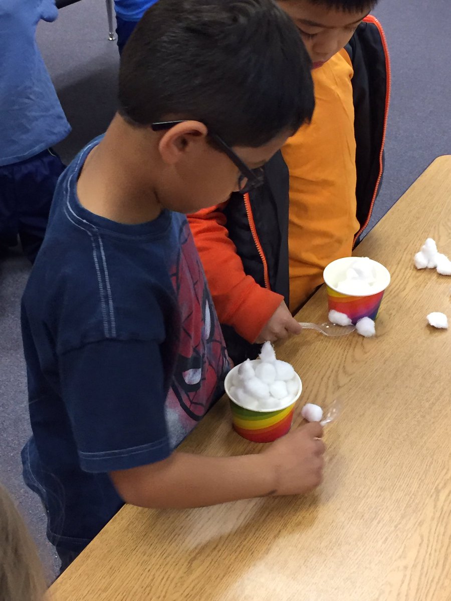 Mrs_Murray228's tweet photo. Our balloon countdown awarded us with #minutetowinit games! Ohh what fun! #kme302 https://t.co/tqOlfJpr2E