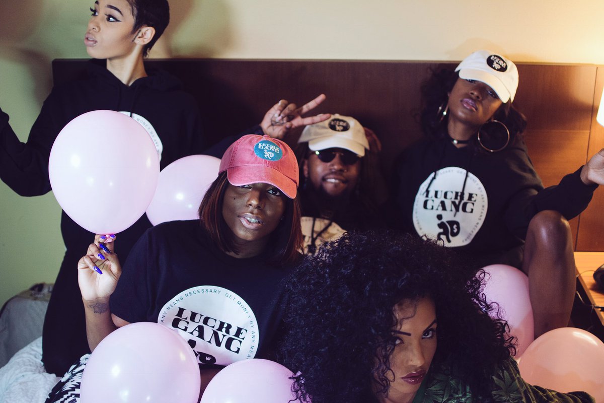 LuCreGang_Clo's tweet photo. @Mir_LuCre &amp; the girls on set #LuCreGangApparel 🤘🏽💂🏽🔥 https://t.co/4FRIILsg6m