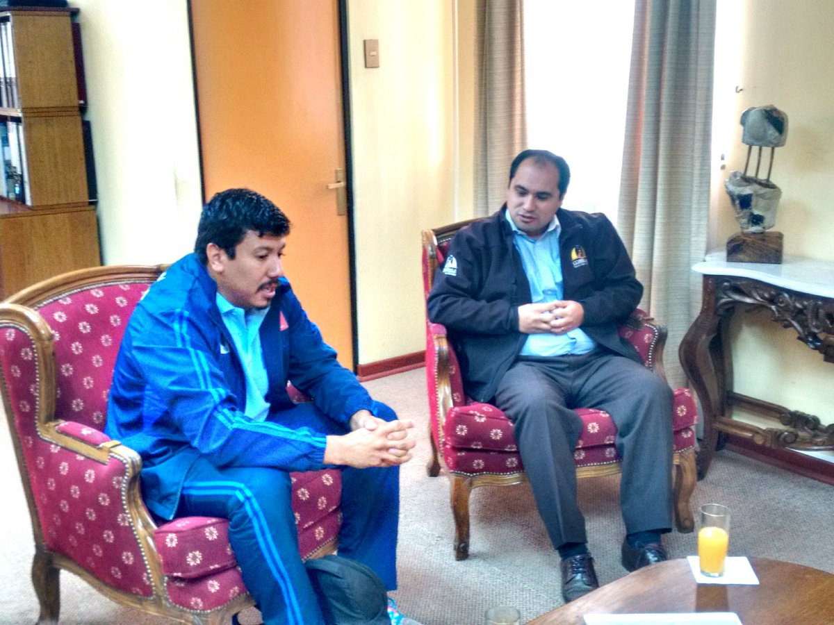 cbblanoticias's tweet photo. Alcalde @PedroCastilloD se reúne c/rep de taekwondo que participarán en JUDEJUT 2016, Cuzco PERU @tkdcombarbala https://t.co/hD79yVmLoA