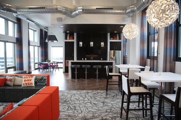 DowntownStLouis's tweet photo. More great news #DowntownSTL: @ArcadeApts is fully leased, via @stlouisbiz! https://t.co/306Bn8osN2 @stlbizbfeldt https://t.co/avqof4SAsG
