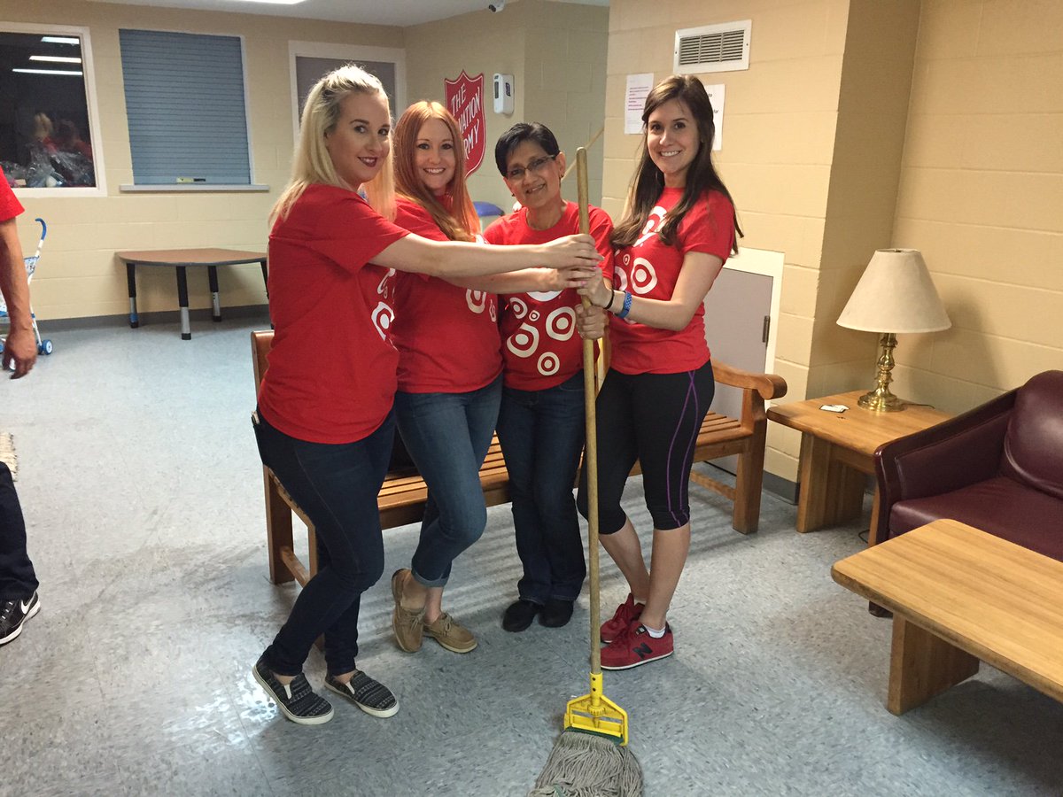 salarmysatx's tweet photo. Thank you @target volunteers for working in our food pantry and helping spruce up our Hope Center today! https://t.co/co7iOt4Jns