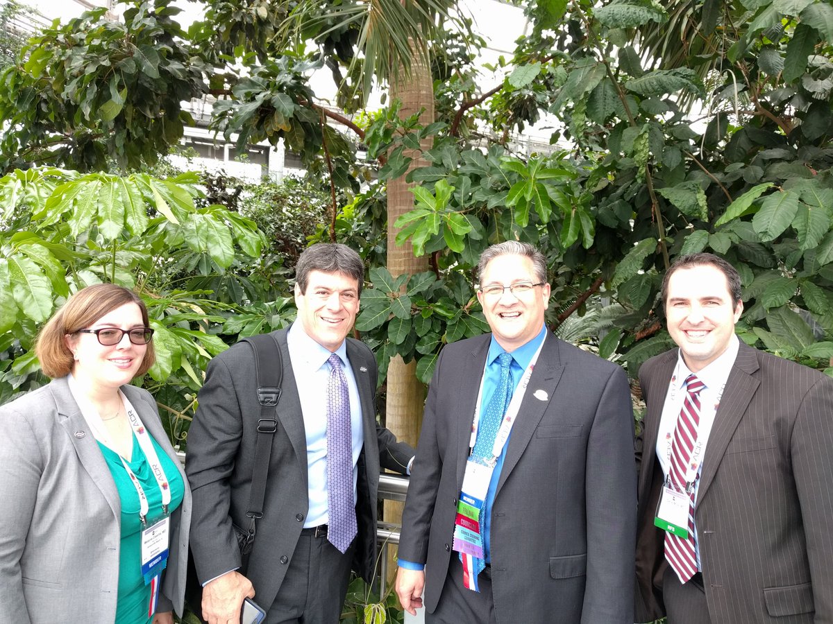Gregorytfrey's tweet photo. #ACR2016 quick stop at the conservatory before our house visits... feels more like Florida in here https://t.co/d1WQ6OMytB