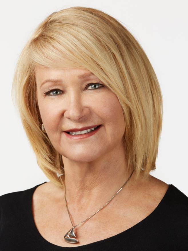 SpectrumReach's tweet photo. #WCW goes to #TWCMedia VP Lisa for winning #awmsocal #geniiaward for excellence in new media https://t.co/IPWuQfLE0F https://t.co/l3yTJrQVXP
