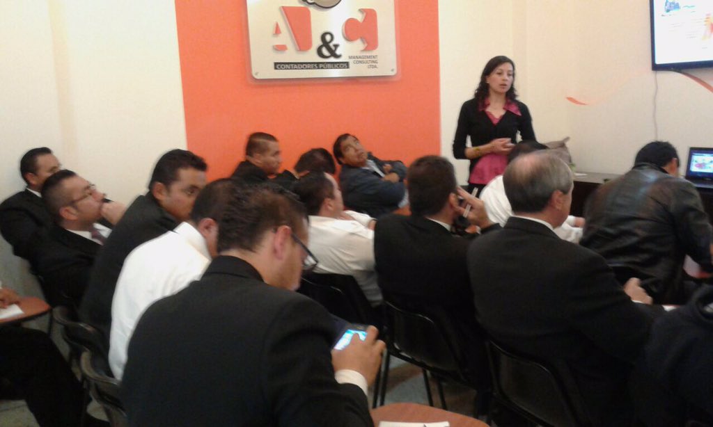 ItboyBoyaca's tweet photo. Nuestro objetivo #ConcientizarYPrevenir para esto capacitamos a Conductores de empresa #Cocorde #EducaciónVial https://t.co/TVlLixwKzX