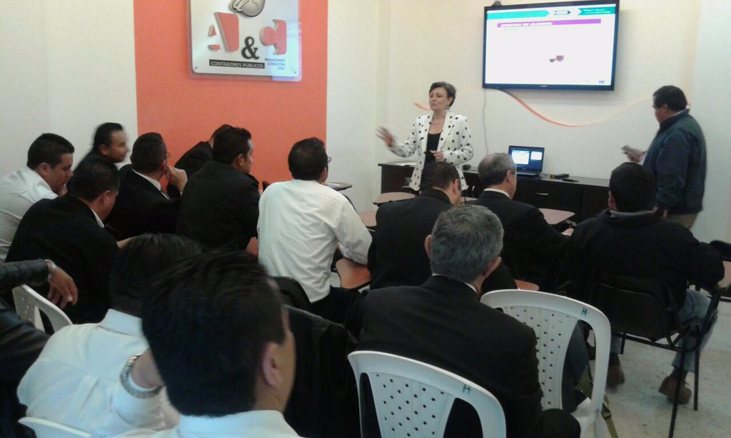 ItboyBoyaca's tweet photo. Nuestro objetivo #ConcientizarYPrevenir para esto capacitamos a Conductores de empresa #Cocorde #EducaciónVial https://t.co/TVlLixwKzX