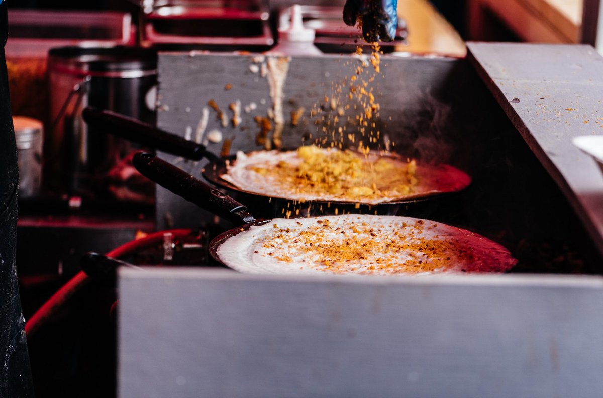 KERB_'s tweet image. This time tomo you'll be on the bank, bahji-binging &amp;amp; lassi-lapping to the sound of bhangra beats. #KERBdoesAlchemy