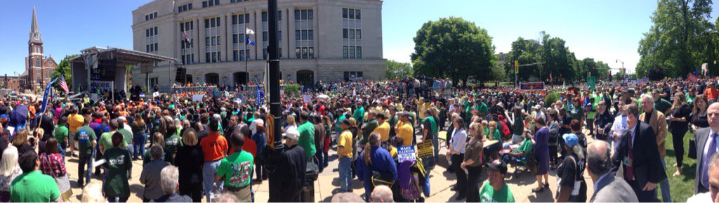WillGuzzardi's tweet photo. Just a few friends here in the Capitol talking politics #twill #rauneriswrong #labortogether https://t.co/GbgctgDxJN