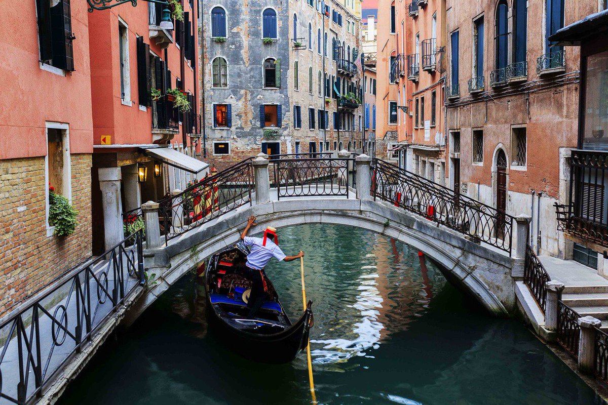 Student Describes The Beauty And Awe Of Venice travelfr.ee/1R8ORns
