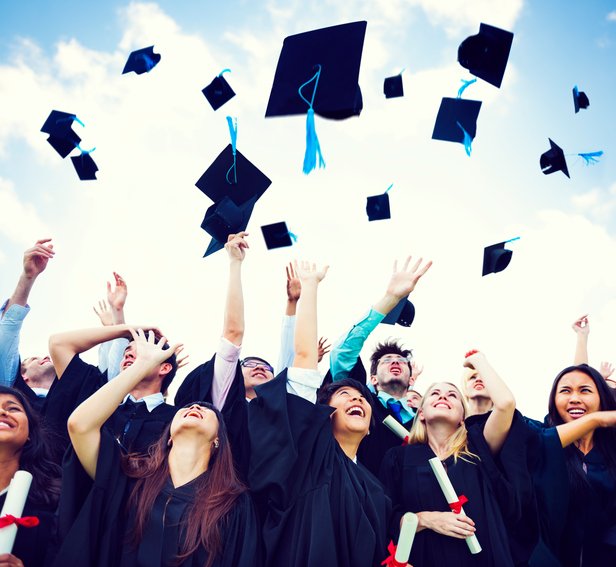 thetribunechd's tweet photo. #UK university bans traditional throwing of #graduationhats https://t.co/dUB1KrOYtG https://t.co/SmWvrDYFG5