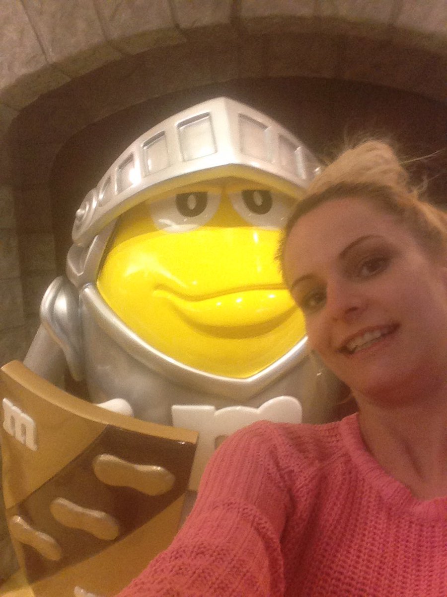 tashaarmbruster's tweet photo. Out and about in London https://t.co/jtZ6IIgSo1