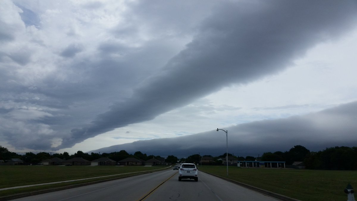 BrianJamesWx's tweet image. Nice #GravityWave rolled across N TX earlier. I got a pic of it from the ground &amp;amp; @AmesChopper5 from the sky! #dfwwx