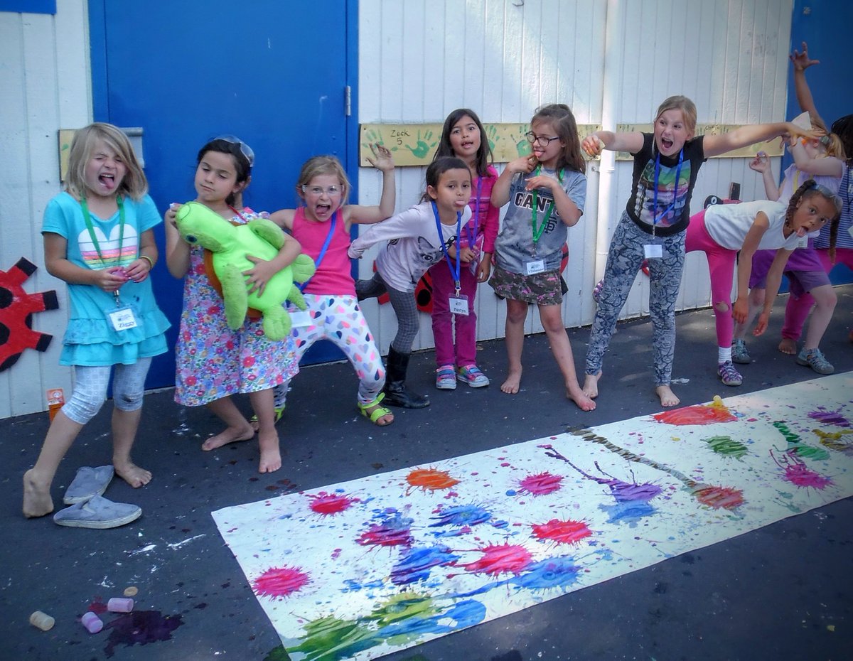 SAfG_BayArea's tweet photo. SAFG Scientists and chemical reactions.  #STEMisfun #STEMstartsearly #girlsinSTEM #changingthefaceofscience https://t.co/xpBSLB9ruC