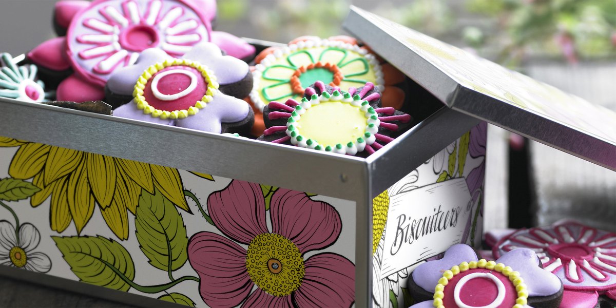 #Win a Flower power biscuit tin! To enter simply retweet &amp; follow <a href="/BiscuiteersLtd/">Biscuiteers</a> and <a href="/The_RHS/">The RHS</a> #RHSChelsea