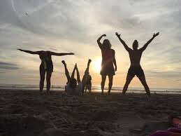 The_Twixmen's tweet photo. For those of you who can't wait to have a Twix by the beach this summer, you're not alone! https://t.co/TJZF7Qd6OM