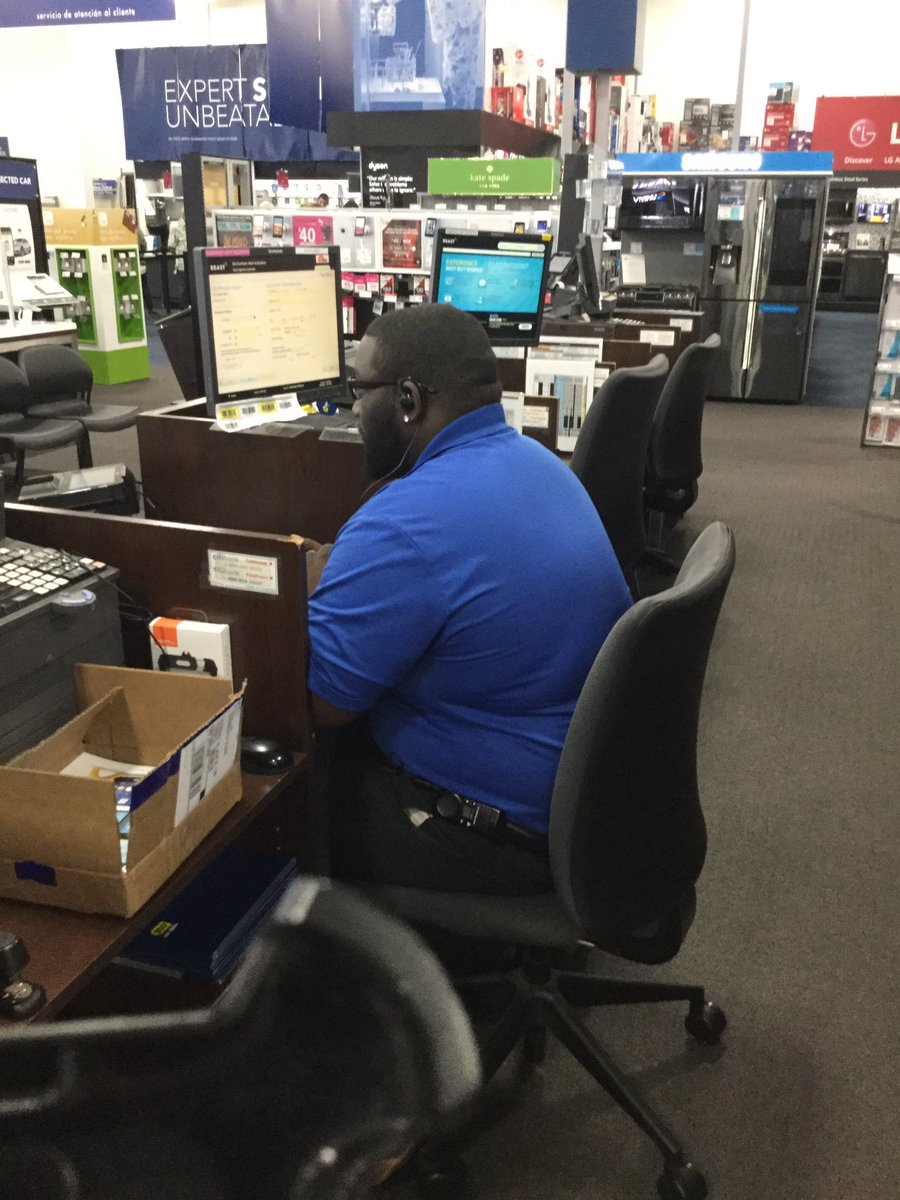 TheSprintSean's tweet photo. Why wait till June 1? Virgin Mobile new line with ISA at BB Edwardsville.  @TimMiller44 @dougj2 https://t.co/QWZbFZutM8