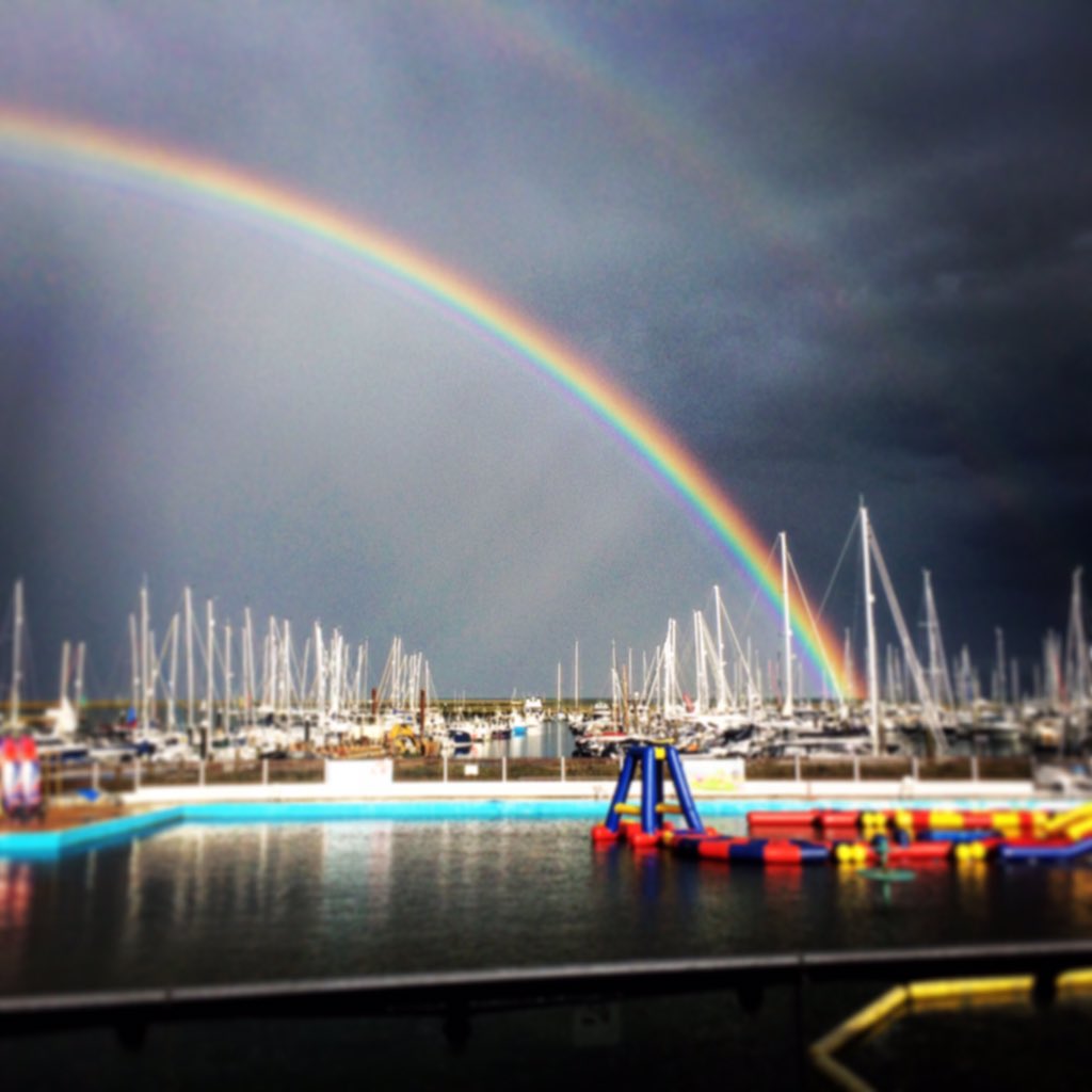 boxpr_lou's tweet photo. Rainbow in #Lymington watching the #midweeksailing @lymingtontownsc https://t.co/tXIT3MCGsG