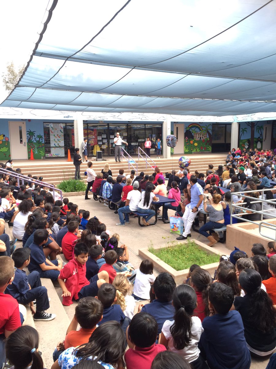 BeverlyGonzlaez's tweet photo. Unity Game Awards @HowardPence https://t.co/Jf90r2OhiX
