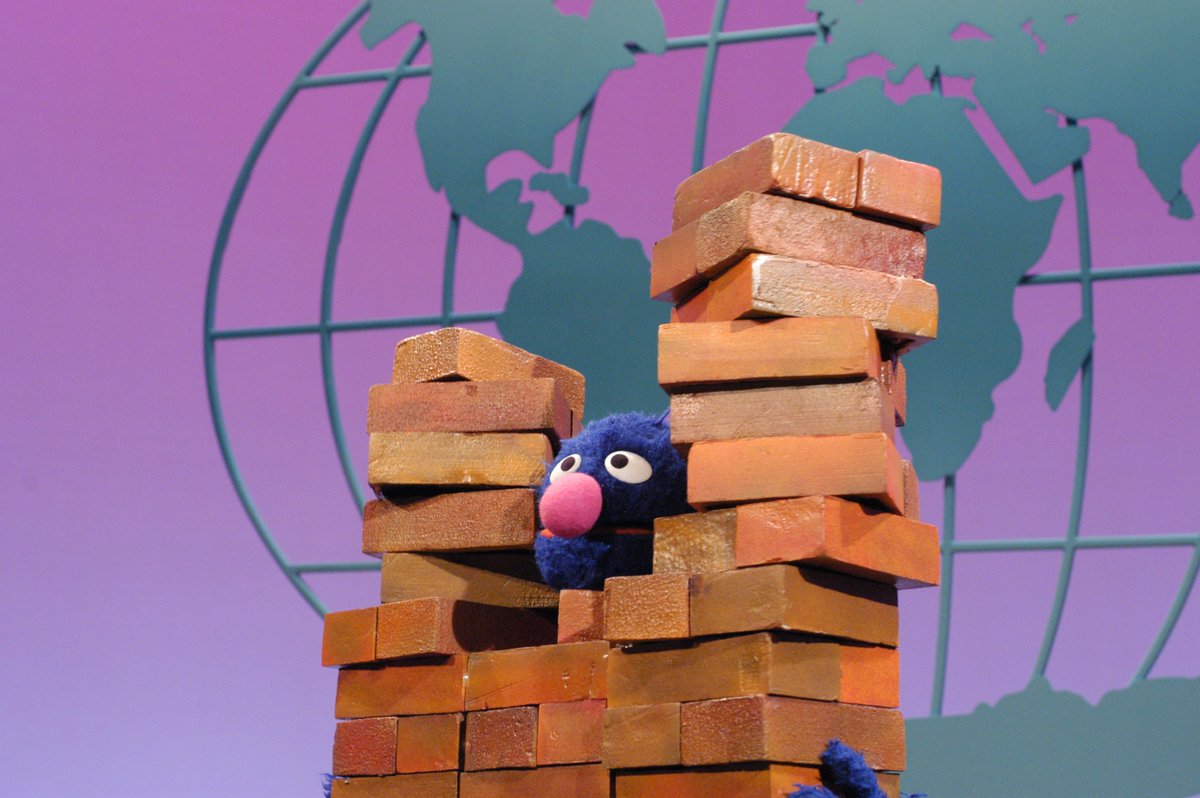 sesamestreet's tweet photo. When you're building something piece by piece, don't fret or lose sight of the bigger picture.  #WednesdayWisdom https://t.co/aUwB981kCH