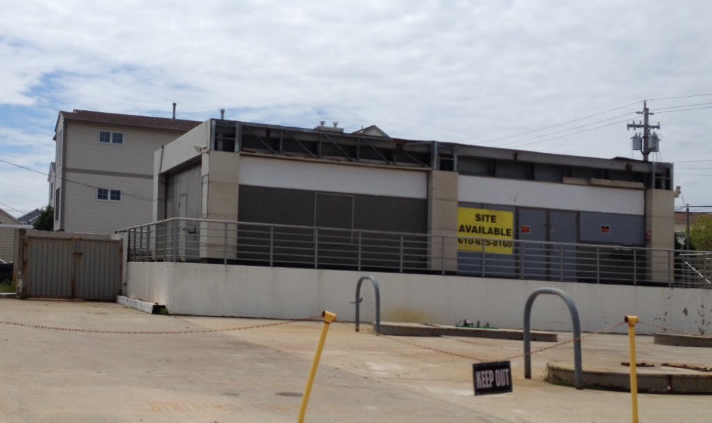 ACPress_Nevitt's tweet photo. Abandoned #OC gas stations on 9th St to undergo transformations. #acpress https://t.co/xoo3GF87RV