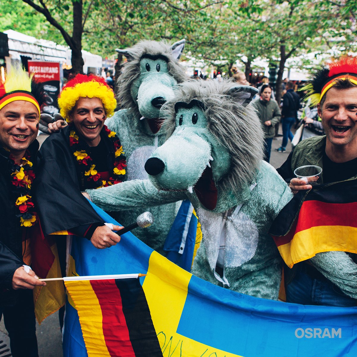 amsOSRAM's tweet photo. Fan-tastic times at the #Eurovision 2016. #ColourYourEmotion https://t.co/veNNY6fZ0W