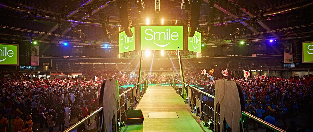 ForeverGlobalHQ's tweet image. Don't miss all the photos from the fun at #FGR16! Download them today at foreverfotos.com.