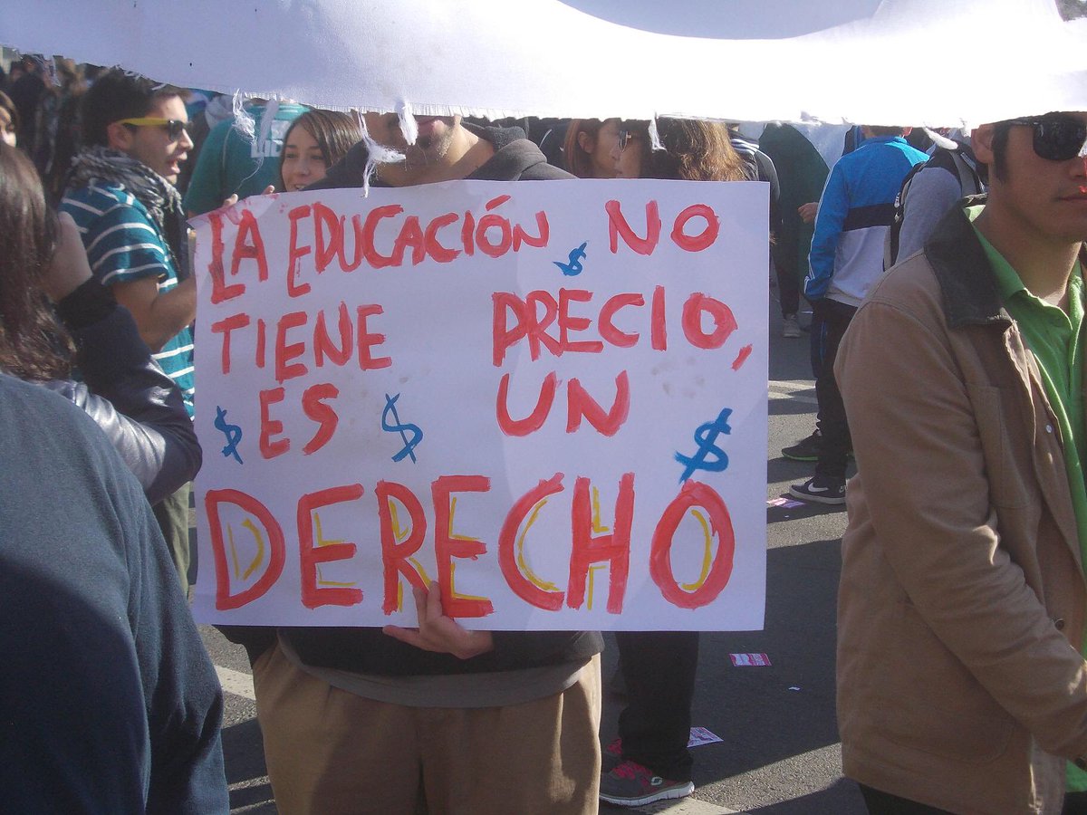 JaviGonzalezOK's tweet photo. No más lucro señores !! #unabentoma #unabsemueve @mega @TVN @24HorasTVN https://t.co/dDtwAtLnLi