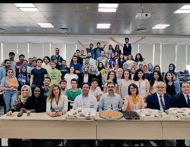 ZirveGyyd's tweet photo. Tıp yolunda 2 yılı deviren arkadaşlarımızı kutluyor kalan 4 yılın 'baklava' tadında geçmesini diliyoruz #ZirveGYYD https://t.co/6jq7eeGBJm
